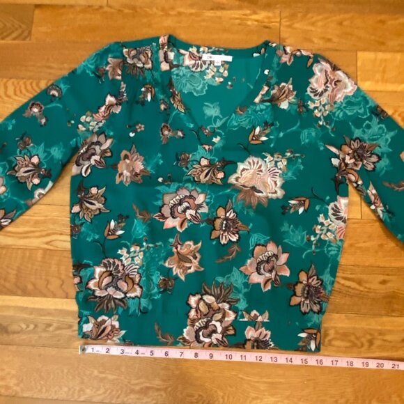DR2 Woman’s Flower Floral Vneck Blouse Long Sleeve Size Small - Picture 9 of 10